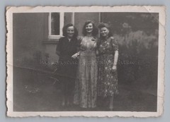 3 Women – 1940s Fashion & Hairstyle – Vintage Photo