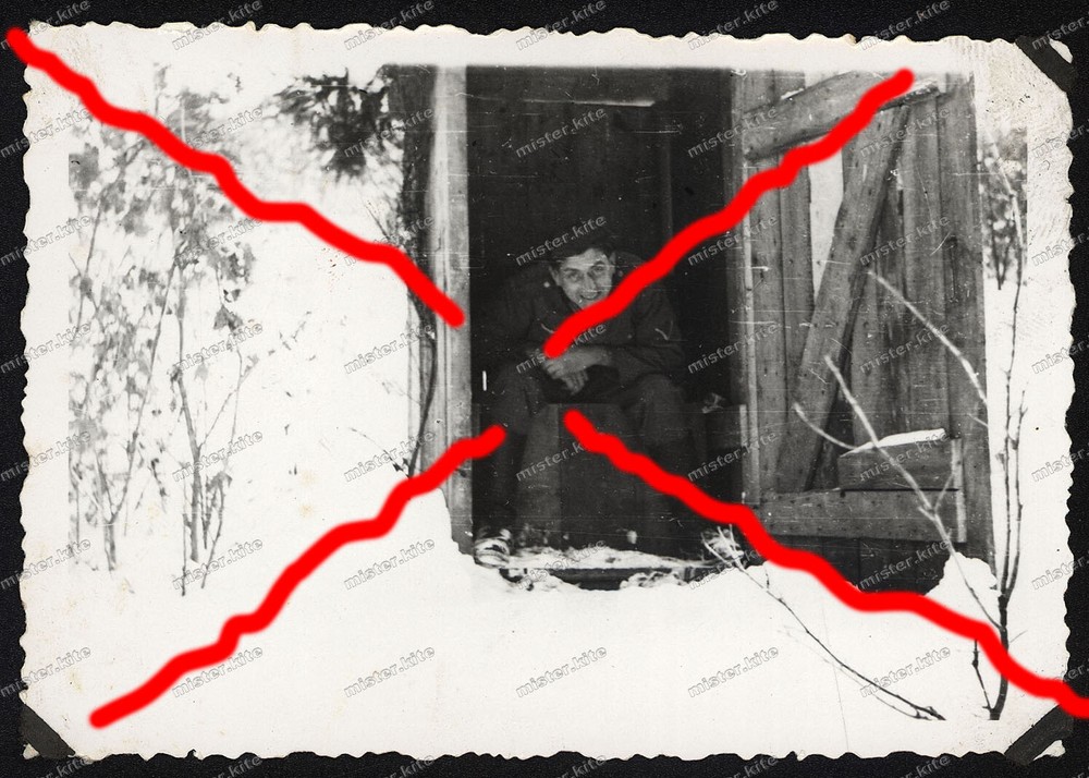 Photo-Soldier-Toilet-Bool Movement-Call of Nature-Toilet-Wehrmacht-WC-WW2-44