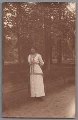 Photo Young Woman Fashion Berlin Wilmersdorf 18.05.1914 Park Portrait (F1296)
