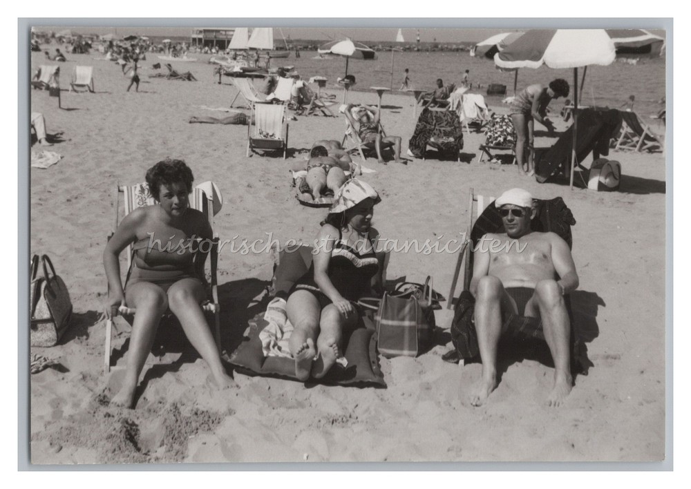 Gabicce Mare Italy Adriatic 1961 – Beach Holiday Guests – Vintage Photo 1960s