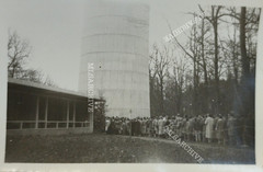Photo City? tower? crowd of visitors F15