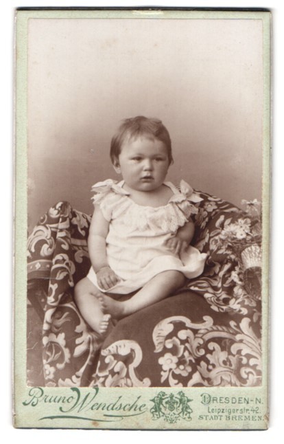 Photograph Bruno Wendsche, Dresden, Leipzigerstr. 42, baby in dress on dec