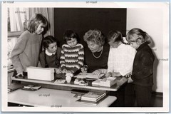 Student Surrounded Teacher at School Desk – 1970s – Photo 13x9cm