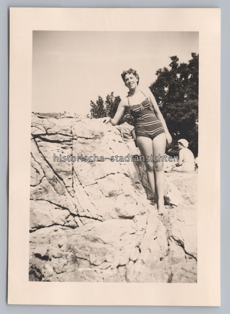 Frau Badeanzug Freizeit – Altes Foto 1955