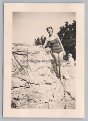 Frau Badeanzug Freizeit – Altes Foto 1955