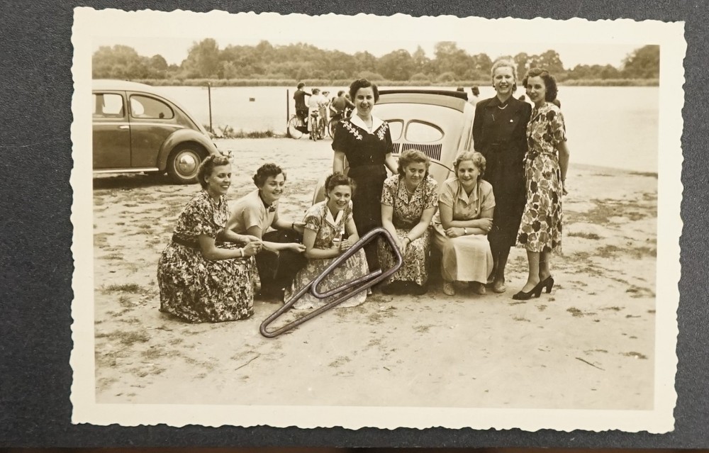 Photo portrait young women youth Beetle model dress vintage outdoor pool Oberhausen