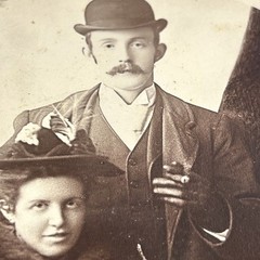 Photo Antique C. E. Spencer, Leeds, New Portrait Man Women Dressed Cigar Nice