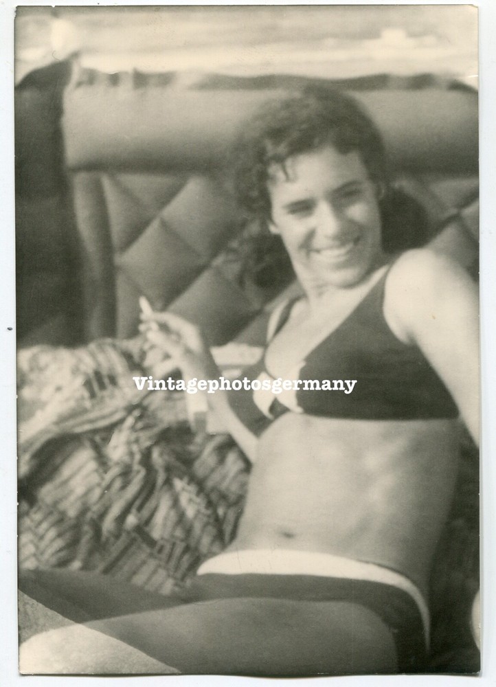 D7048 Photo 1960s Pretty Woman Semi Nude Bikini Swimwear Smoking Tuxedo