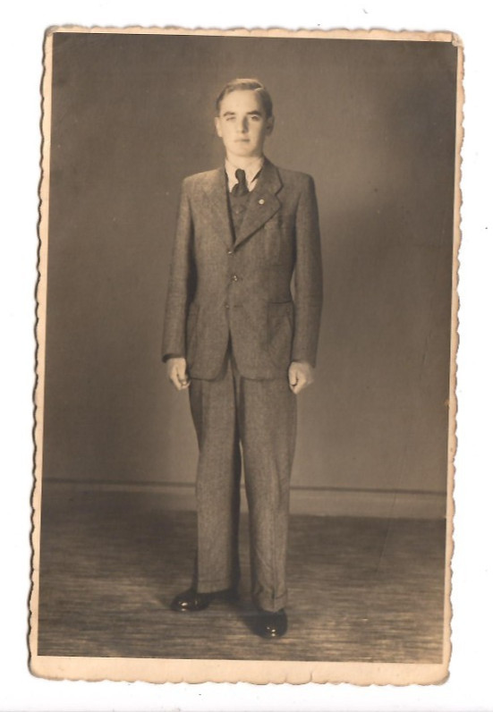 4920 – Photo Postcard * Young Man (Badge) Neumünster 1942