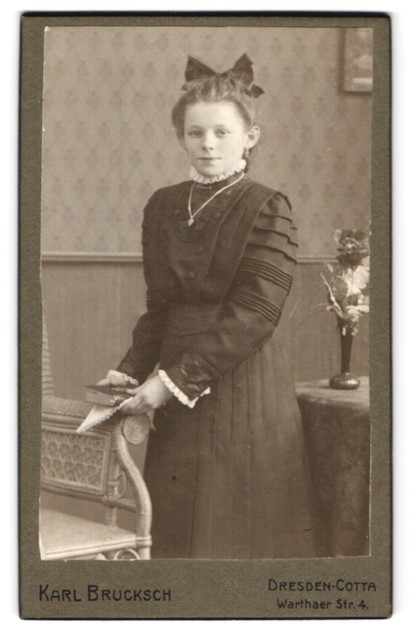 Photograph Karl Brucksch, Dresden-Cotta, Warthaer Str. 4, young girl in sch