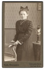 Photograph Karl Brucksch, Dresden-Cotta, Warthaer Str. 4, young girl in sch