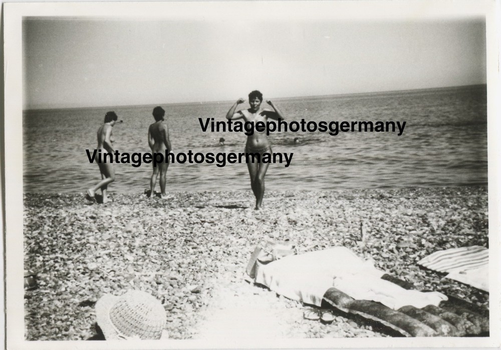 Z3246 Photo 1960s Artistic Nude Pretty Woman Women Beach