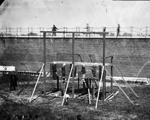 New Photo: Hanged Bodies of Abraham Lincoln Conspirators at Execution – 6 Sizes!