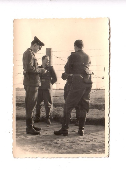 11209 – Photo Postcard * Soldier Group * NVA DDR * Inner German Border 1960s