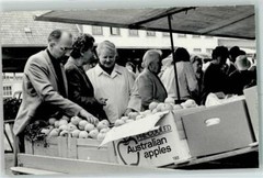 10368050 – weekly market market scene rural life