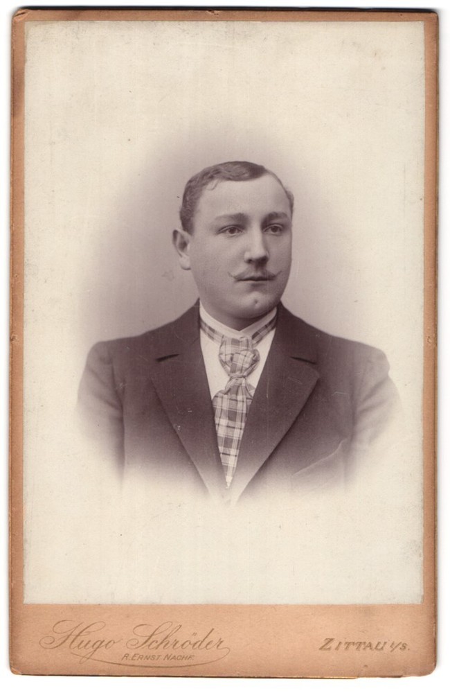 Photograph Hugo Schröder, Zittau i. S., Milky Way 7, Young Adult with K