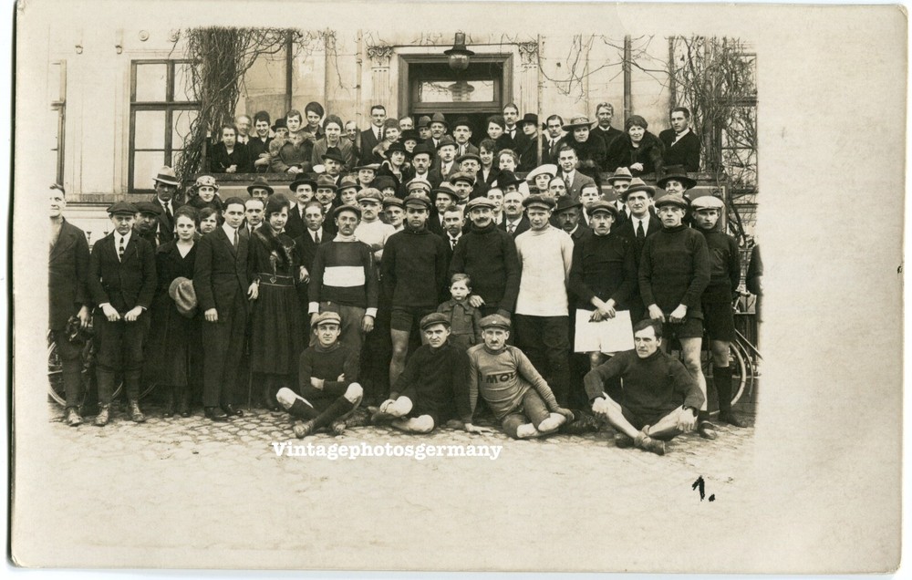 D1159 Photo 1930 Bicycle Racing Bicycle R.V. Iduna 1910 Berlin Schöneberg Athlete