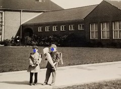 Front School in Büderich Düsseldorf on 17 April 1956 – Enrollment / 6x Photo