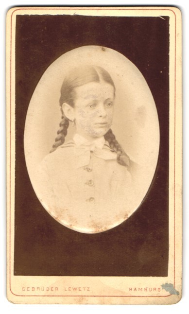 Photography Gebrüder Lewetz, Hamburg, Wandsbeker Chaussee 105, portrait of a junior