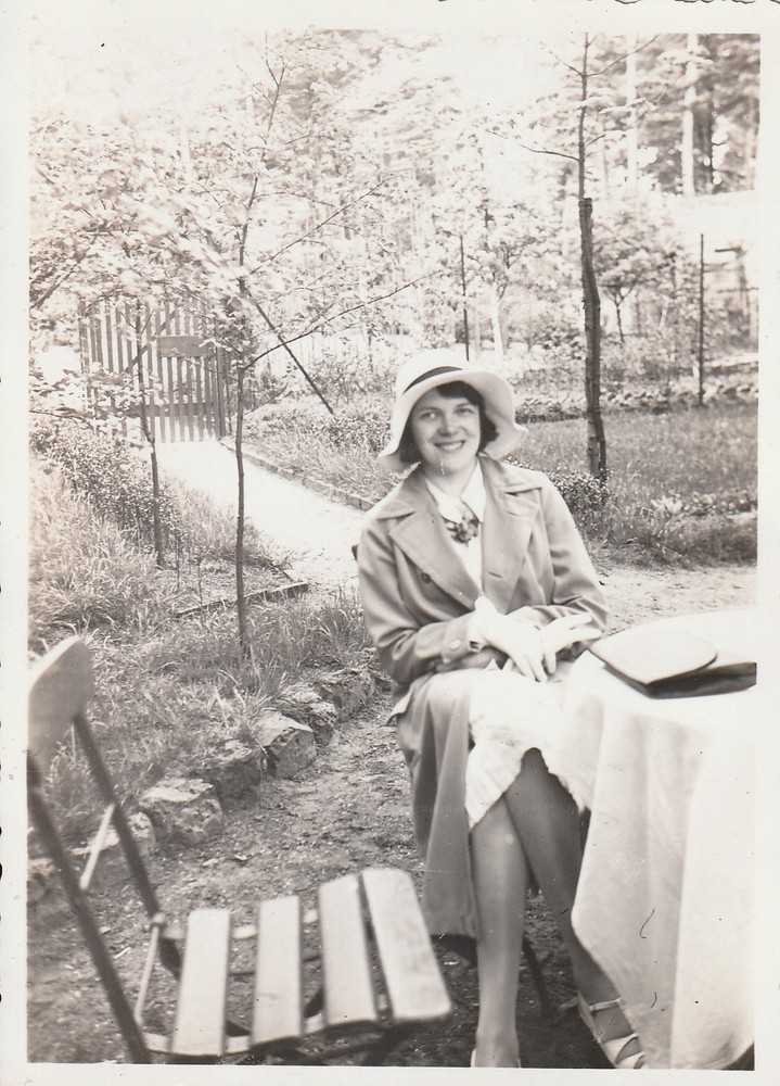 Vintage Photo Beautiful Woman in Nature Fashion Snapshot 1930s-2