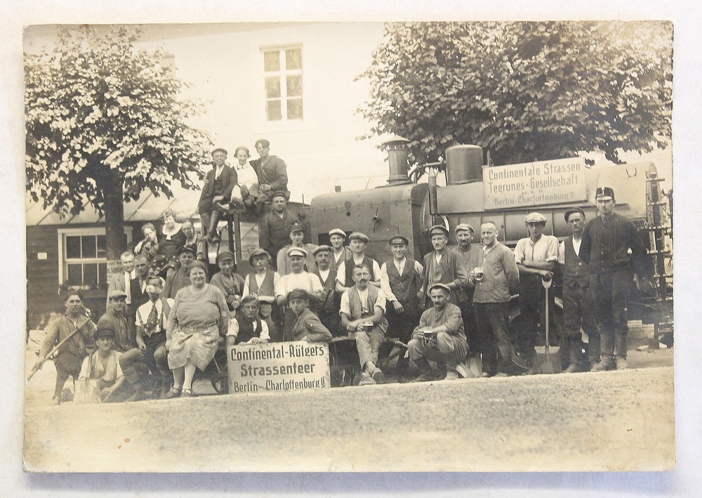 Genuine Photograph Continental-Rütgers street tar Berlin around 1910 workforce xz