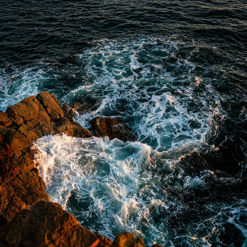 Yin and Yang Ocean Waves, Maine Cerca Trova limited edition Fine Art Photography