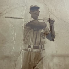 Hank Aaron Milwaukee Braves Numbered Photo 637/755 by Ken Davidoff Framed 11×14