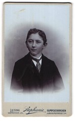 Photography studio Stephanie, Liesing, Wienerstrasse 25, young man in suit with