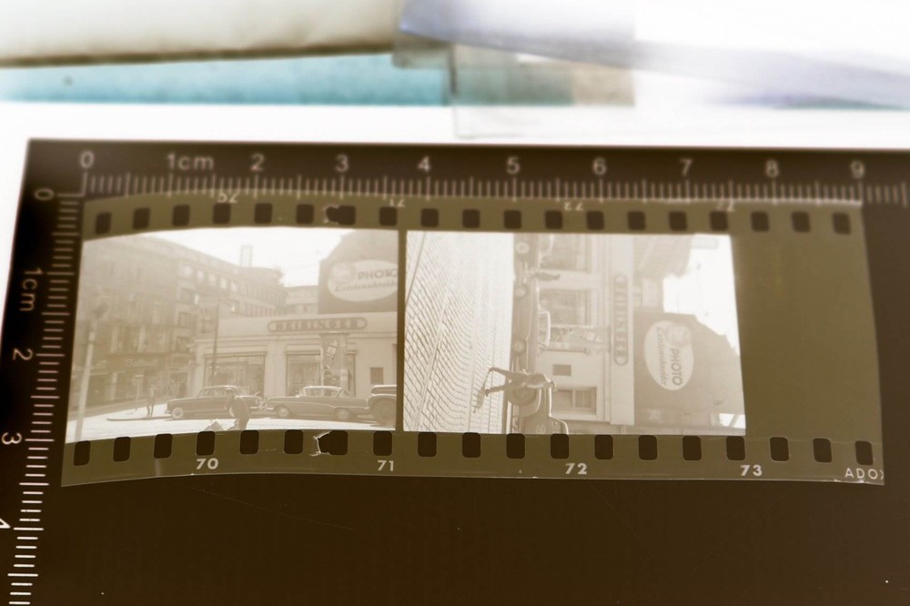 zwei tolle alte Negative – Geschäft Heisinger , Werbung Photo Leistenschneider