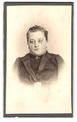 Photograph A. Irl, Mittenwald a. I., portrait of a middle-class woman