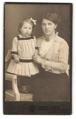 Photograph Ernst Lürs, Bremen, Westerstraße 105, mother with child