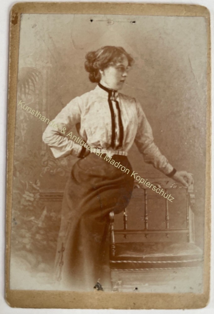 orig. CDV photo photograph old picture woman lady fashion around 1880 photographer unknown