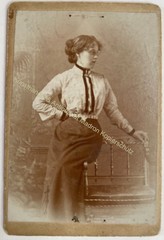 orig. CDV photo photograph old picture woman lady fashion around 1880 photographer unknown