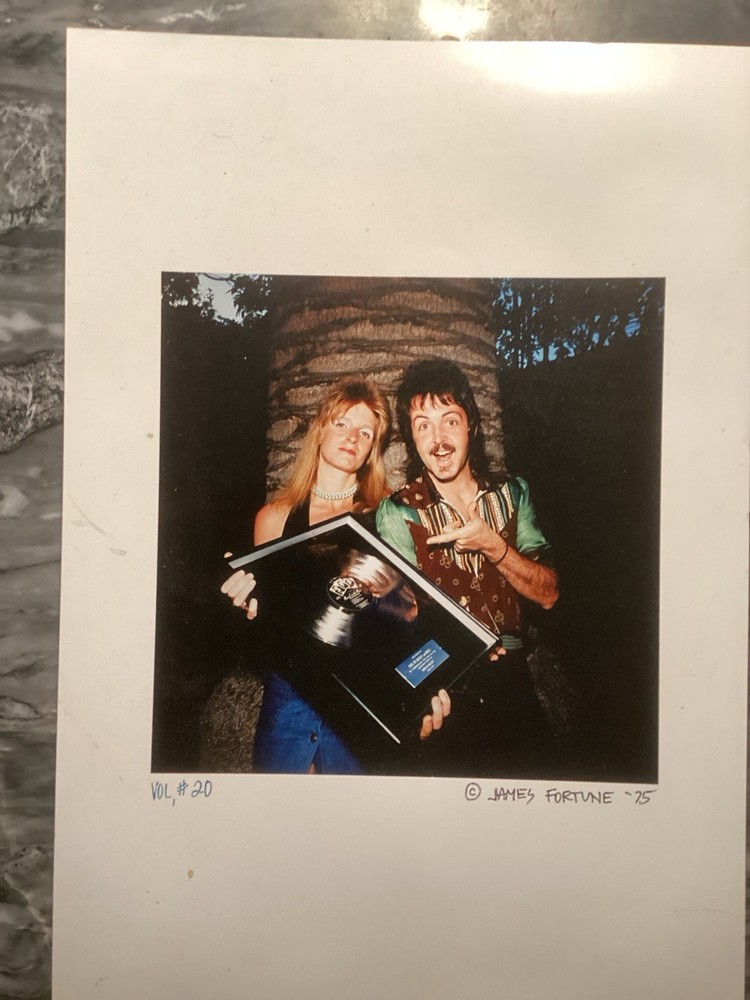 PAUL MCCARTNEY & LINDA BAND ON THE RUN PLATINUM ALBUM BY JAMES FORTUNE 1975