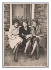 Portrait 3 Women on House Bench – Fashion Hairstyle – Old Photo