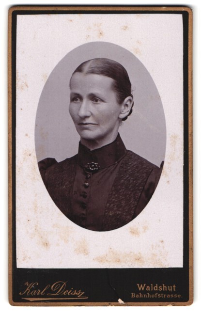 Photograph Karl Deiss, Waldshut, Bahnhofstraße 300, middle-class woman in puff sleeve
