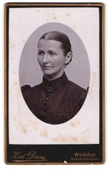 Photograph Karl Deiss, Waldshut, Bahnhofstraße 300, middle-class woman in puff sleeve