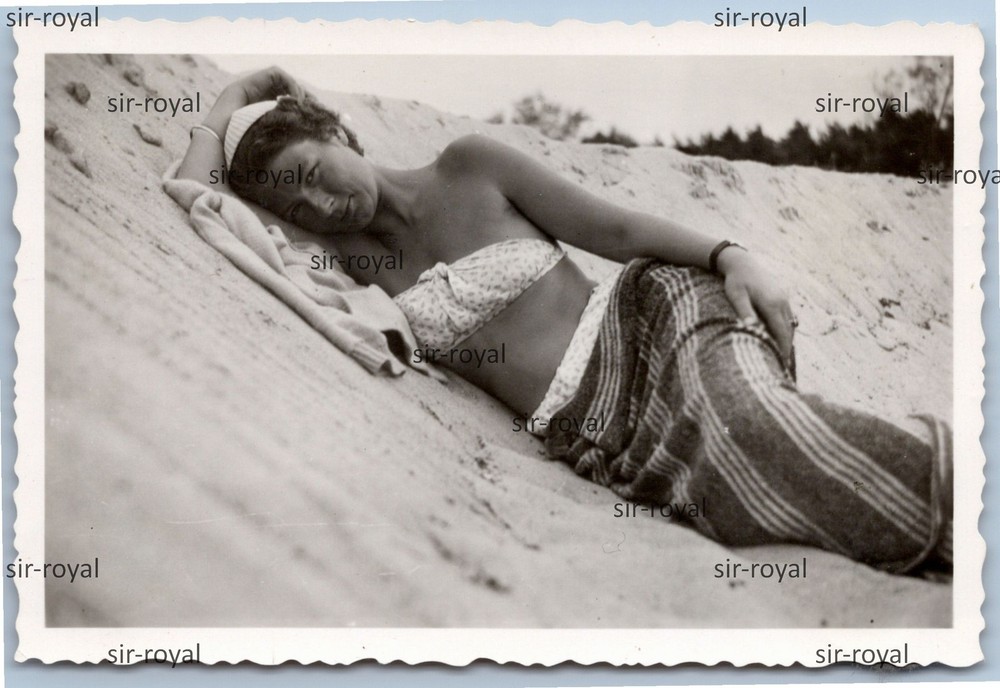 Pretty Woman in Bikini in Timmendorfer Strand 1949 – Baltic Sea 1940s – Photo 9x6cm