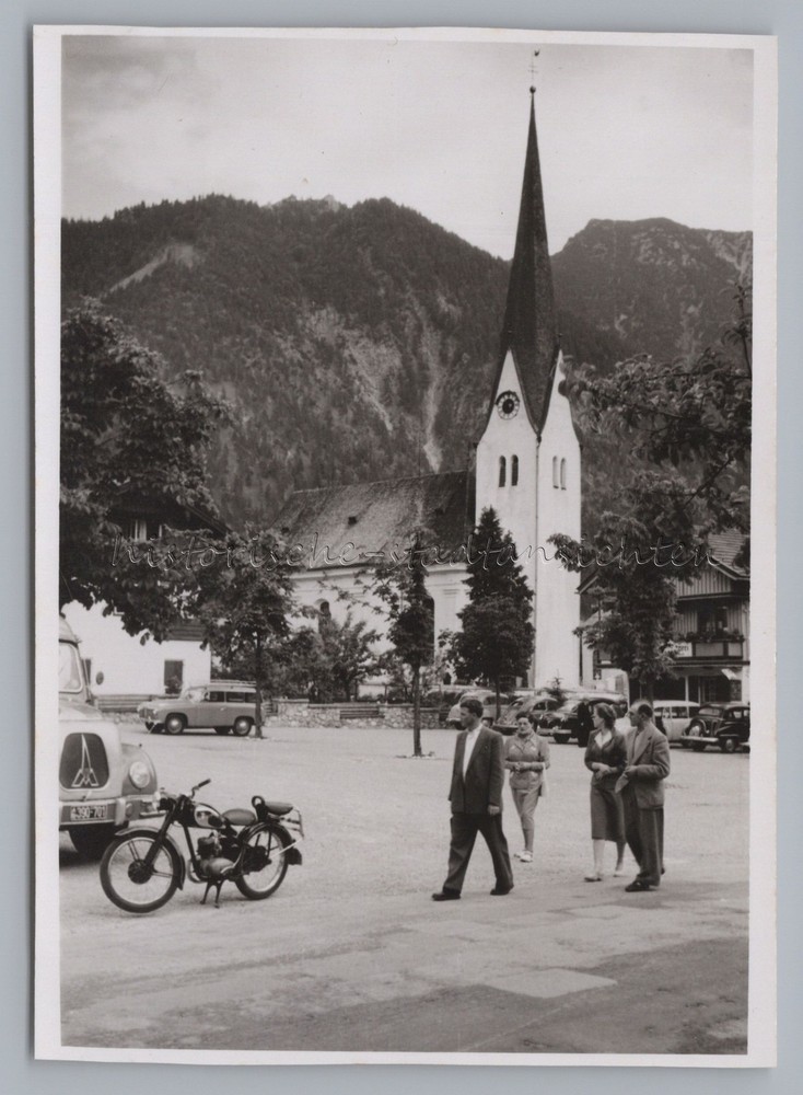 Bayrischzell – Motorcycle Church Cars Passersby – Old Photo 1950s