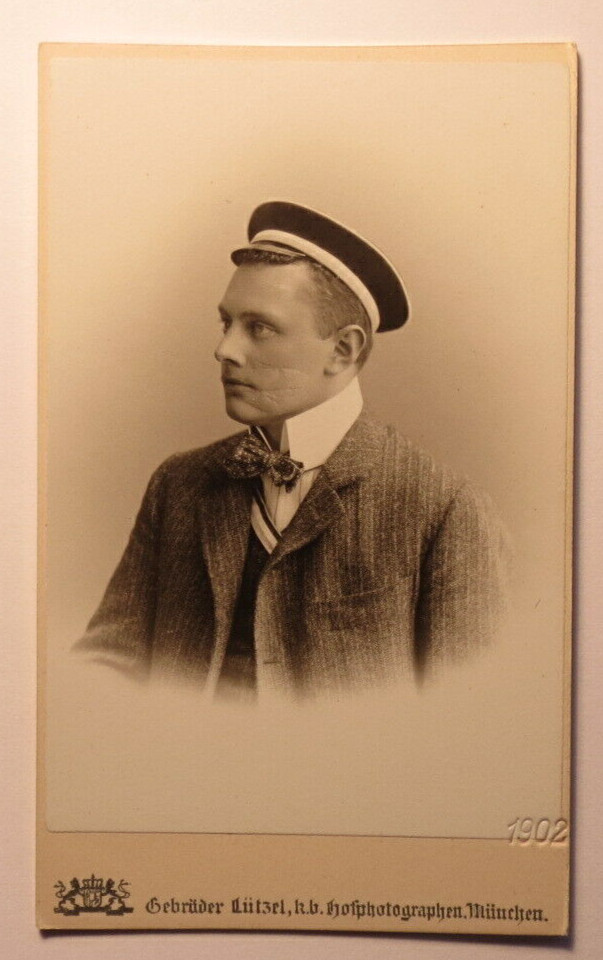 Student in Couleur – Schmisse von Mensur – 1902 – CDV Munich / Studentika