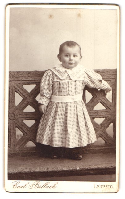 Photograph Carl Bellach, Leipzig, Gellertstraße 12, portrait cute little ski