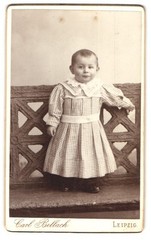 Photograph Carl Bellach, Leipzig, Gellertstraße 12, portrait cute little ski