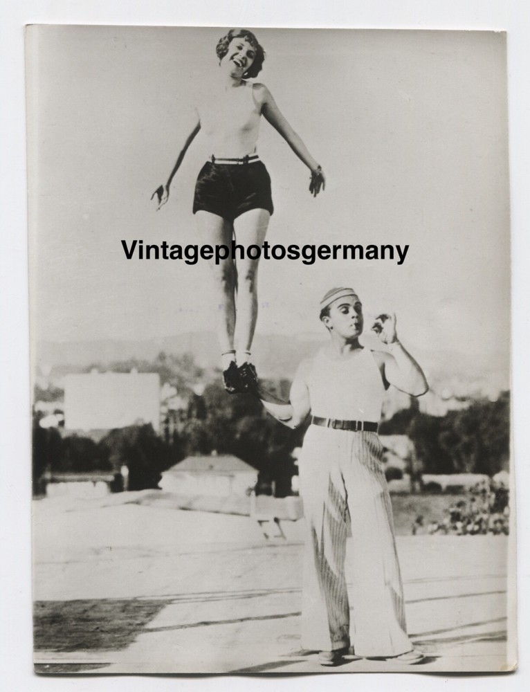 G1785 Photo 1920s US Actor Bobby Veron Strongman Muscles Woman Girl