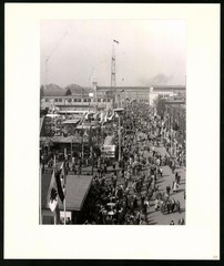 12 photographs view Leipzig, PGH film & image, photos: Heyde, life in social