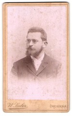 Photograph W. Loeber, Dresden-N., Hauptstraße 24, man with glasses and full beard