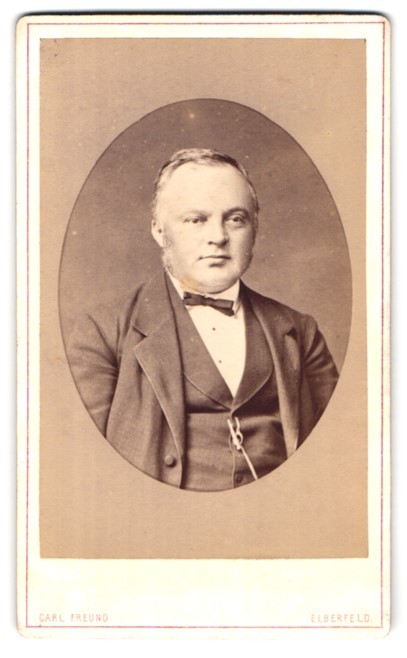 Photograph Carl Freund, Elberfeld, Kipdorf 49, portrait charming gentleman in suit
