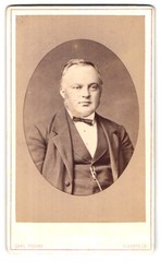 Photograph Carl Freund, Elberfeld, Kipdorf 49, portrait charming gentleman in suit
