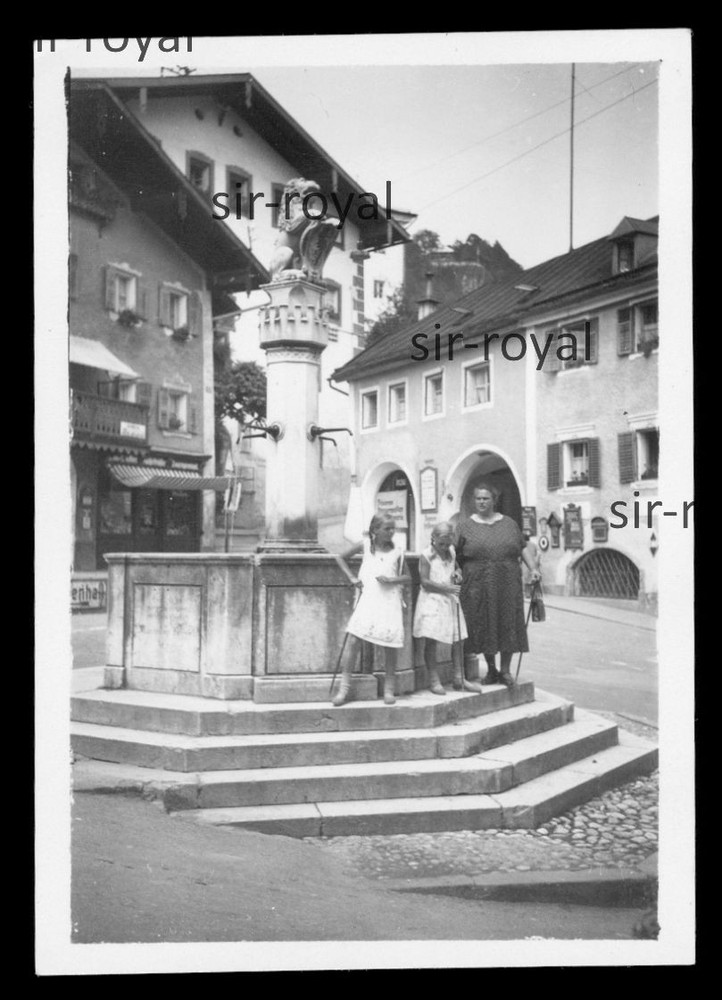 Blonde Girl with Pigtails at Market Fountain in Berchtesgaden – 1930s – Photo 6x9cm