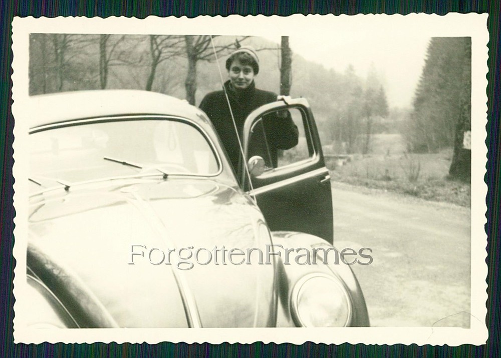 Photo Beautiful Woman on VW Beetle Beetle Vintage