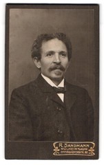 Photograph R. Sandmann, Mülheim a. d. R., Eppinghoferstr. 80, man in suit with